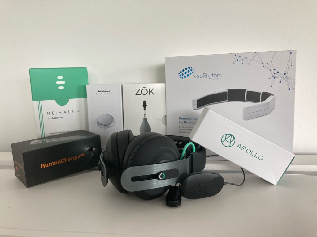 Fotoaufnahme von vielen verschiedenen Gadgets und Wearables