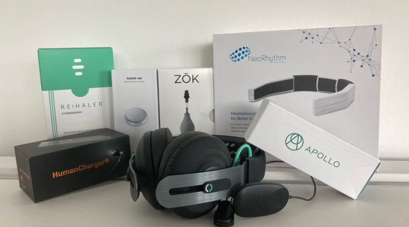 Fotoaufnahme von vielen verschiedenen Gadgets und Wearables